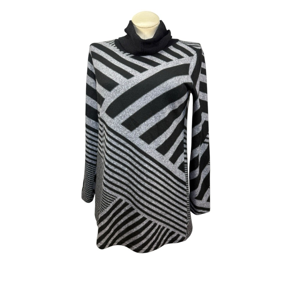 Women's Trisha Tyler M Black & Grey Geometric Pullover‎ Sweater